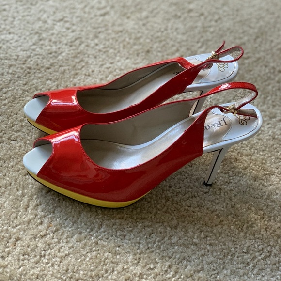 J RENEE OLIVE PUMP - Picture 2 of 5